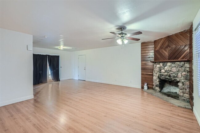 Building Photo - 1 Story Home on Over a Half Acre Lot! - Ga...