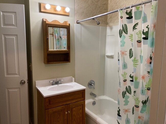 Building Photo - 16 Seminary Ave