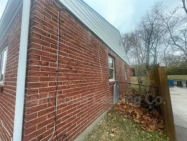 Building Photo - 10235 Midland Blvd