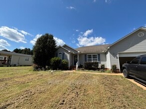 Building Photo - 125 Red Globe Ln