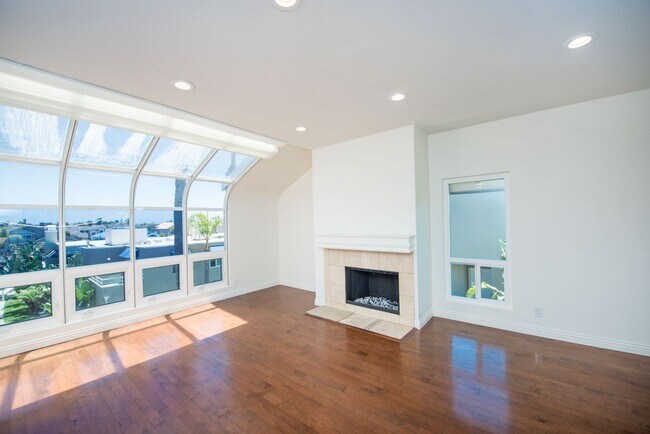 Foto del edificio - Huntington Harbour