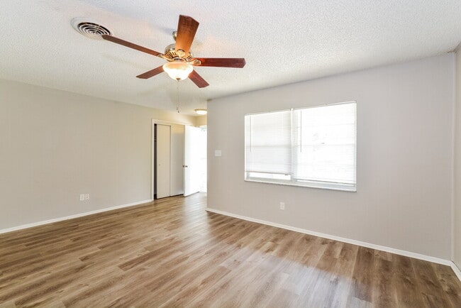 Building Photo - 10945 Tangora St