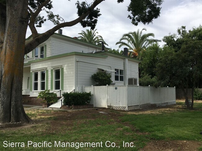 Building Photo - 4 br, 3 bath Apartment - 443 W Wood Ave