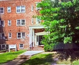 Building Photo - 711 Plainfield Ave