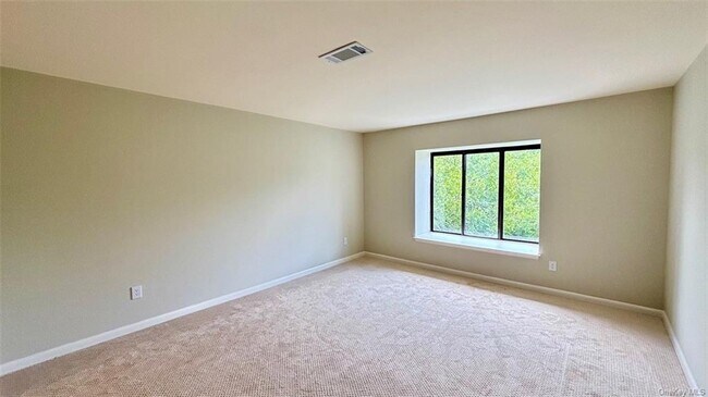 Building Photo - 392 Panorama Dr