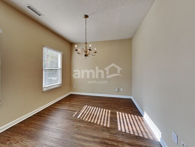 Foto del edificio - 5509 Cumberland Plain Dr