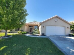 Building Photo - 8915 W Rio Grande Ave