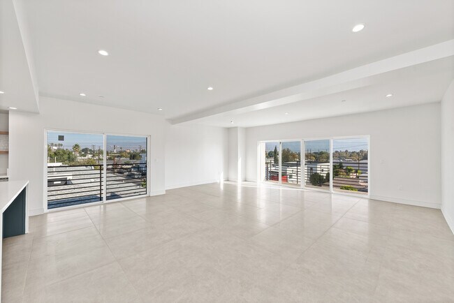 Foto del edificio - 6025 Craner Ave
