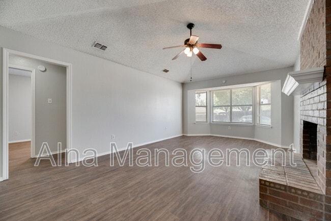 Building Photo - 2212 Windhurst Dr