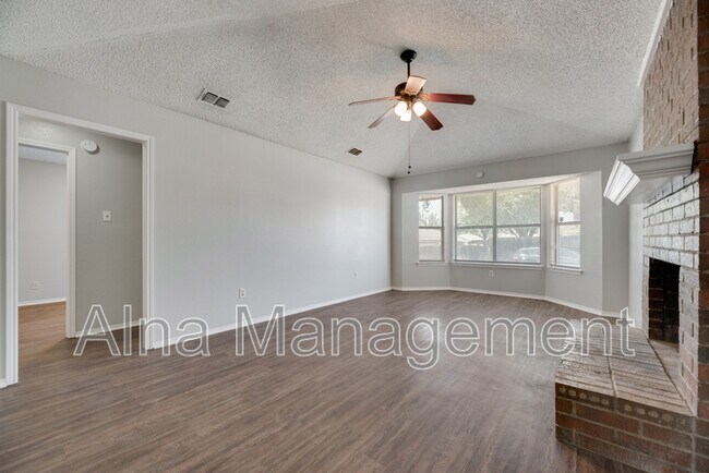 Foto del edificio - 2212 Windhurst Dr