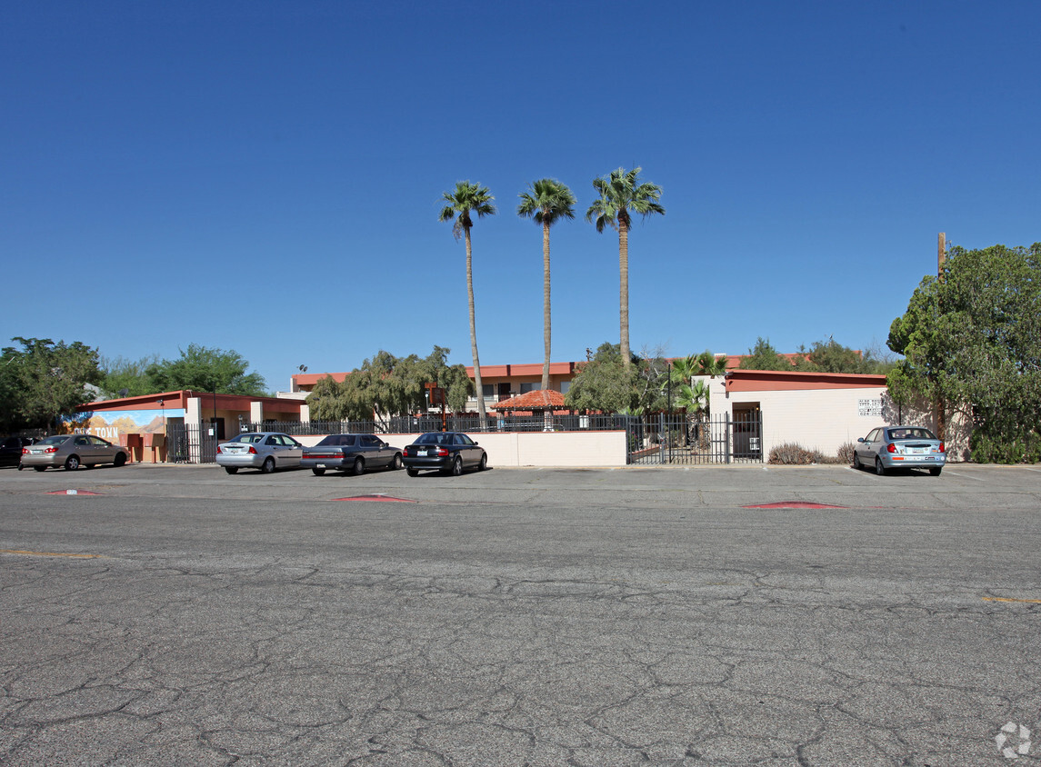 Primary Photo - Olde Town Apartments