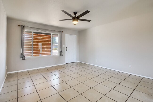 Building Photo - 4 Bedroom single family home in Tempe