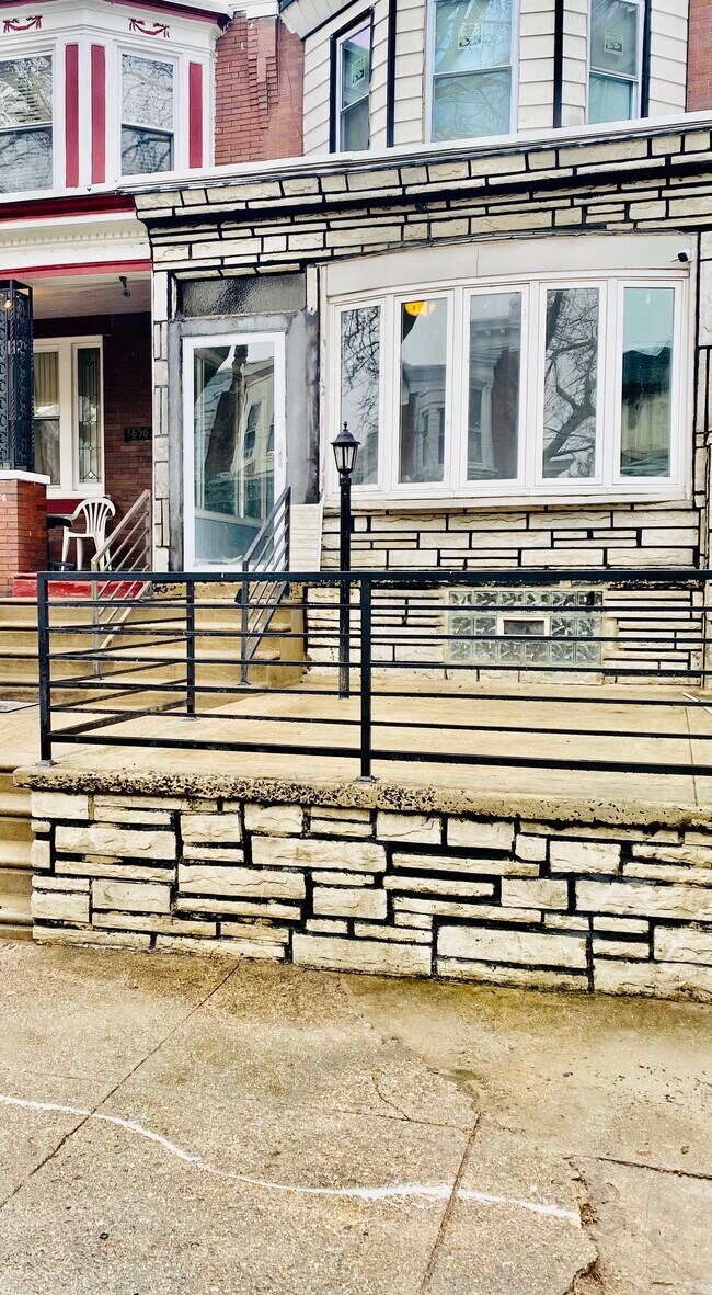 Building Photo - 3858 N 17th St