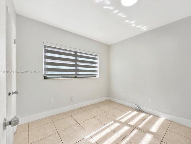 Foto del edificio - 3811 NW 58th Pl