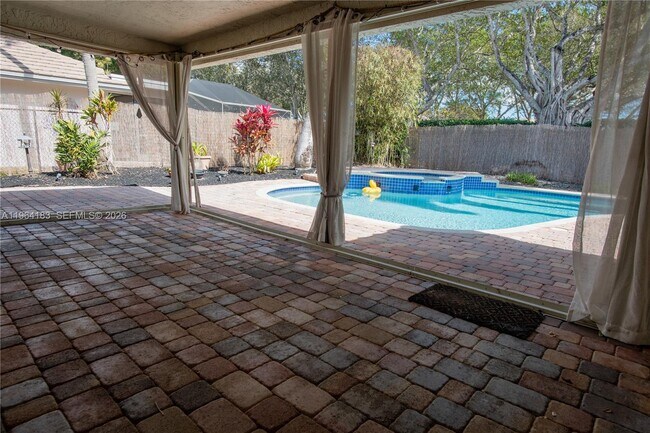 Foto del edificio - 3160 Peachtree Cir