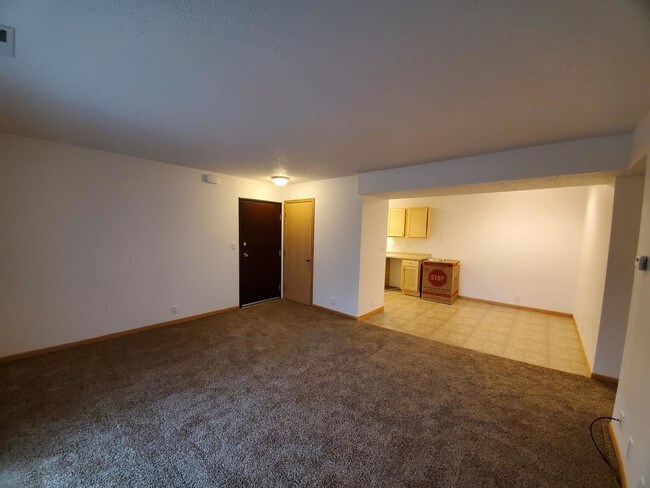 Building Photo - 3223 Scenic Dr