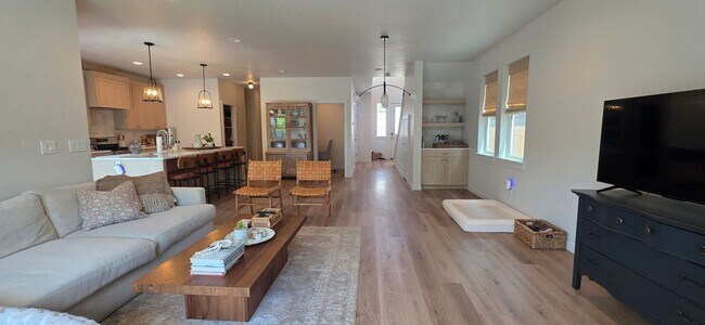 Foto del edificio - Stunning 3-bedroom + tech room, 2.5-bath home in NW Boise!