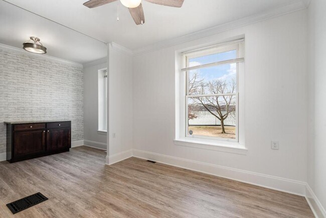 Foto del edificio - 605 N Front St