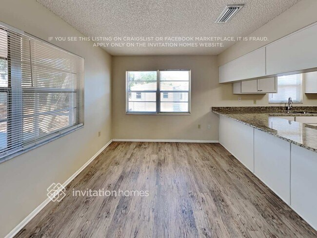 Foto del edificio - 8721 Schrader Blvd