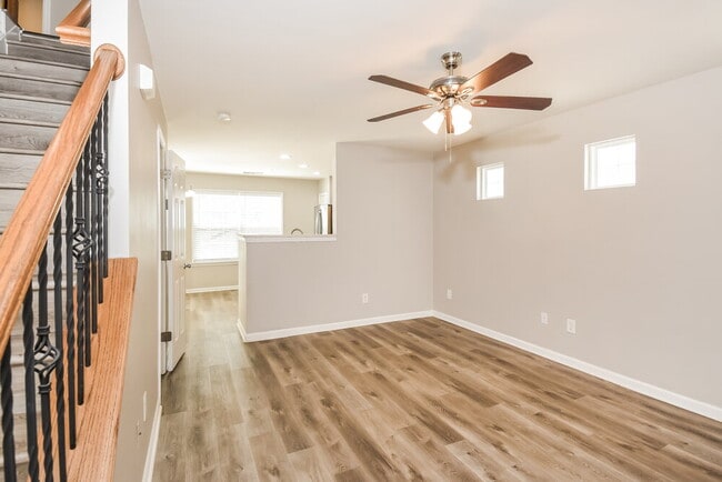 Foto del edificio - 6225 Smoke Ridge Ln