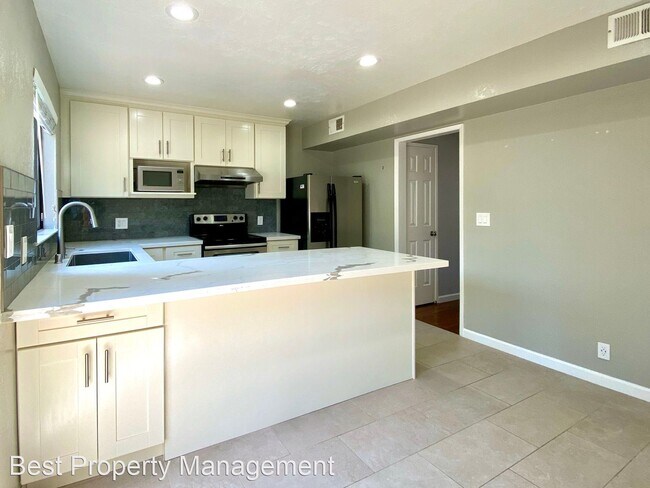 Building Photo - 2 br, 1.5 bath House - 40244 Grimmer Blvd