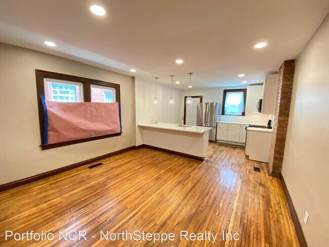 Foto del edificio - 425-427 E Lane Ave