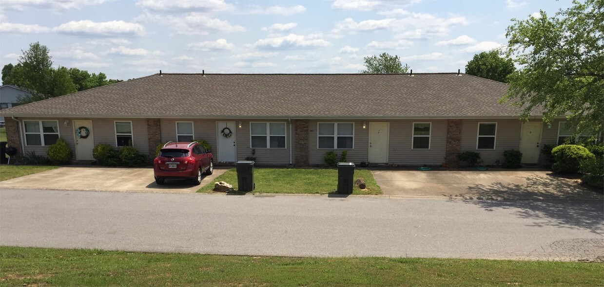907 Hillwood Dr Unit A, Murray, KY 42071 Room for Rent in Murray, KY