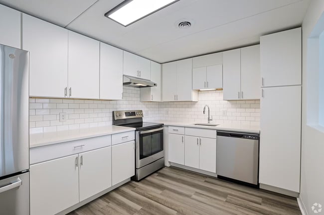 Building Photo - 55 Hill Rd