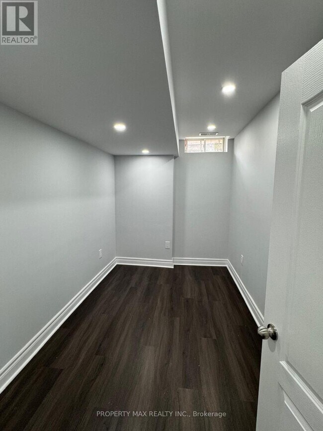 Building Photo - 41 Trudelle Crescent