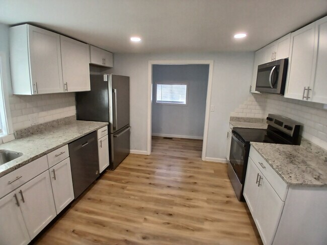 Foto del edificio - 2311 W Godman Ave