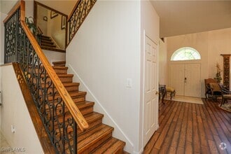 Building Photo - 7864 Stratford Dr