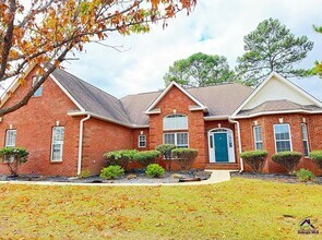 Building Photo - 701 Victoria Cir