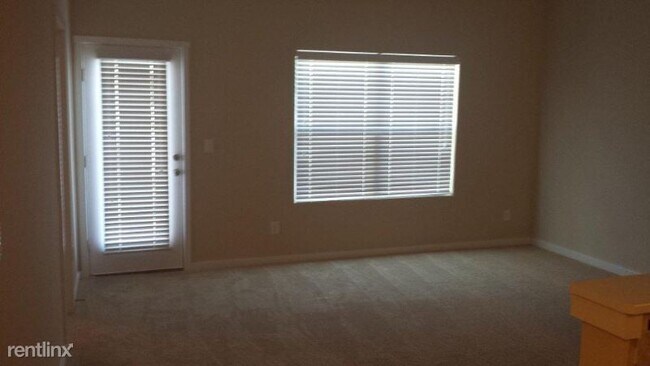 Building Photo - 3 br, 2.5 bath Townhome - 811 Summerlake Dr