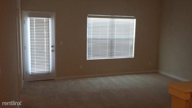 Foto del edificio - 3 br, 2.5 bath Townhome - 811 Summerlake Dr