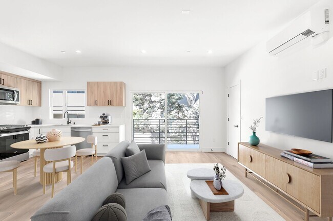 Building Photo - 914 7th St