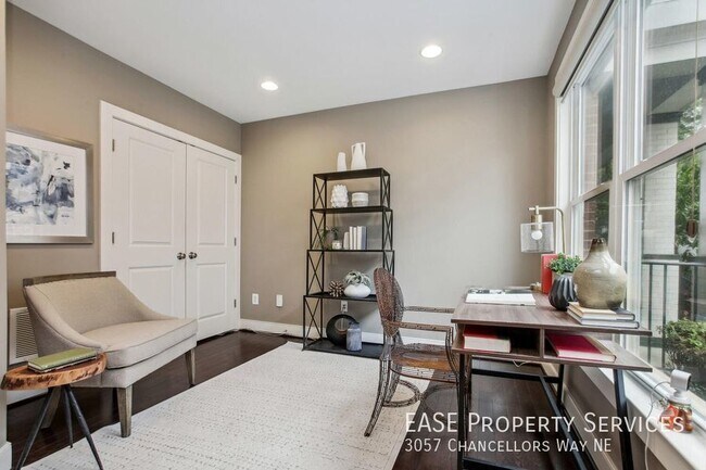 Building Photo - 3057 Chancellor's Way NE