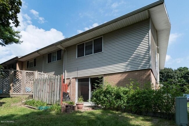 Building Photo - 3517 Kenbrooke Ct
