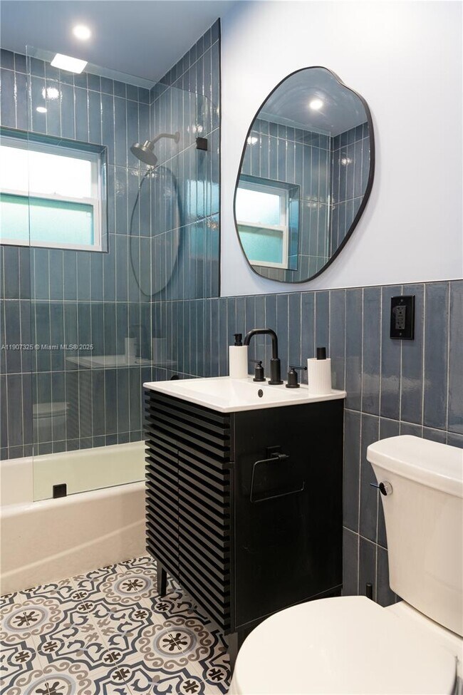 Foto del edificio - 1424 NE 118th St