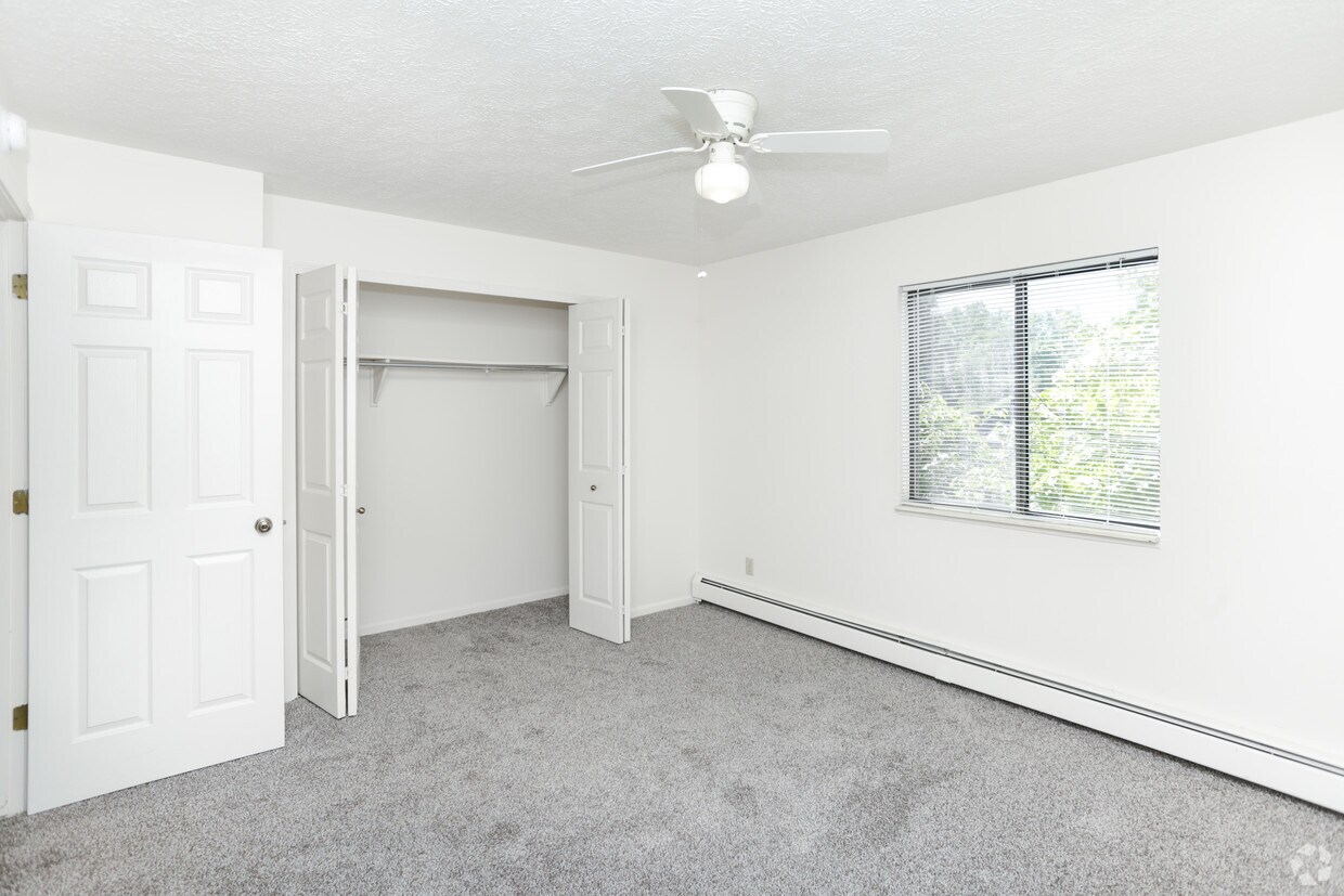 Ashton Lake Apartments 2610 Marfitt Rd East Lansing, MI