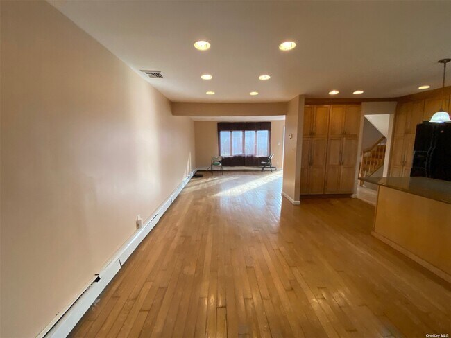 Foto del edificio - 44 Kingston Ave