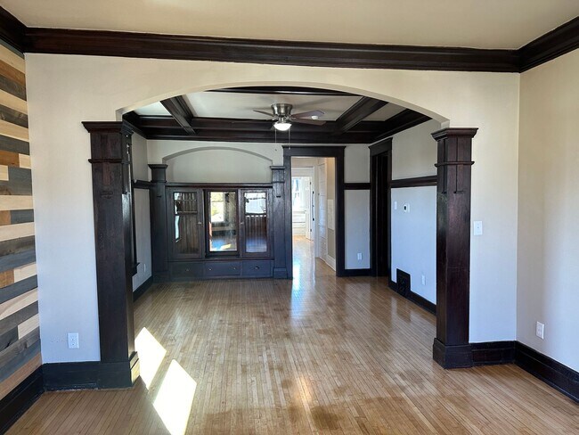 Building Photo - 2623 W Vine St