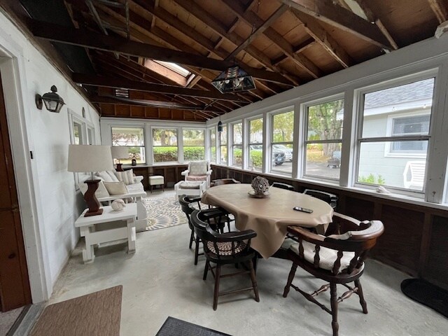 Foto del edificio - 11 Oceanside Ave W