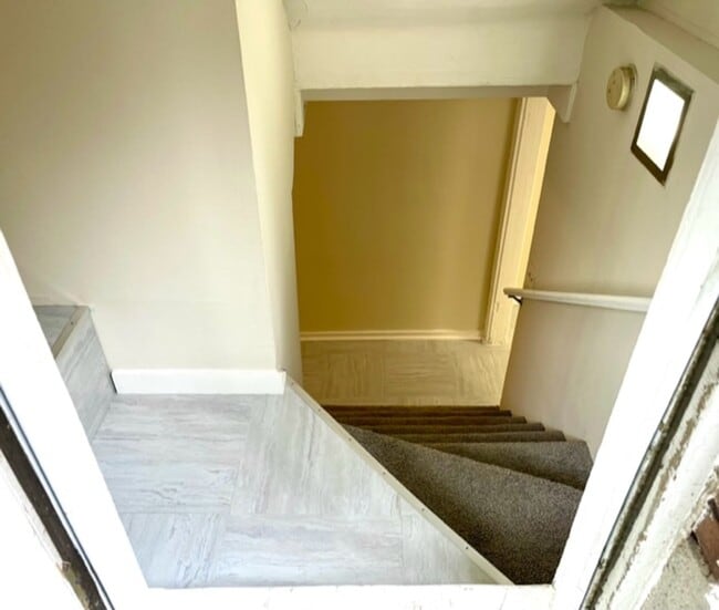 Foto del edificio - 1 Bedroom Apartment Downtown w/ Bonus Room - Utilities Included!