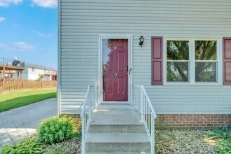 Building Photo - 41 Squire Cir