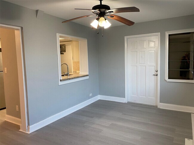 Foto del edificio - 321 NW 25th Ct