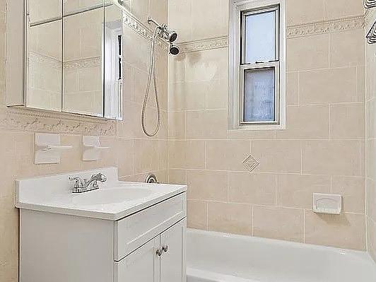 Foto del edificio - 41-15 45th St