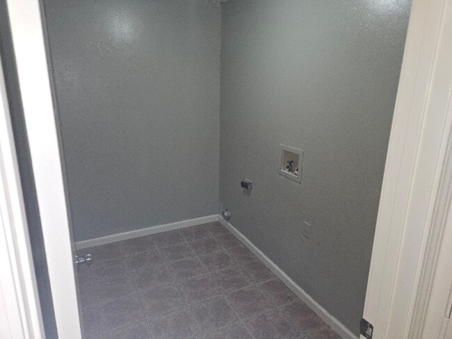 Building Photo - 1849 Southpointe Dr