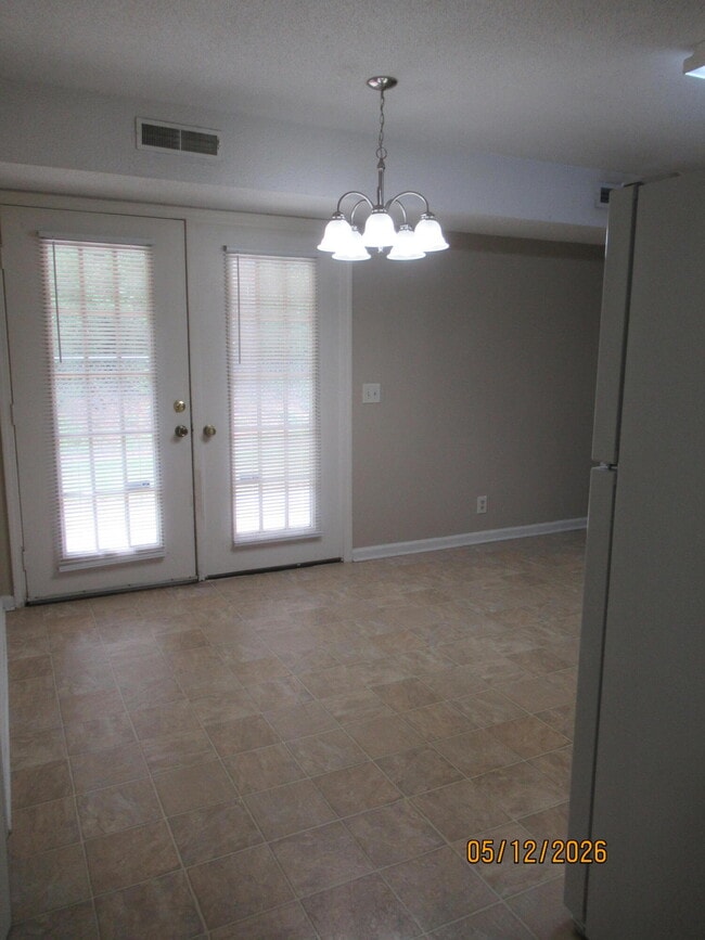 Building Photo - 170 Gertrude Dr