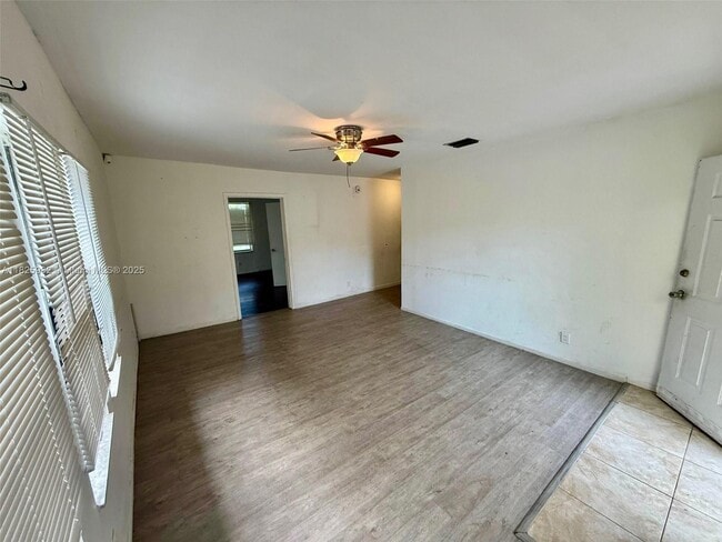 Building Photo - 706 9th St