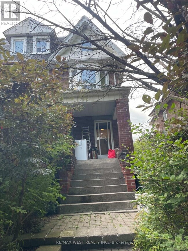Building Photo - 734 Manning Ave